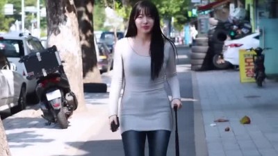 출근길 카페에 들르는 하지원