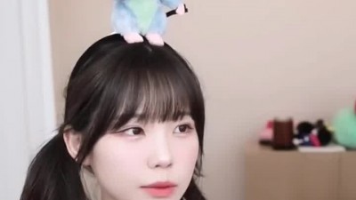 서른 넘어 양갈래 머리 한 죄로 잡혀가는 우정잉