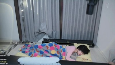     문월 비몽사몽 잠이 덜깸