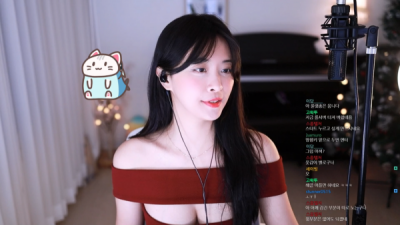 슴부심느껴지는야릇한의상존예여캠