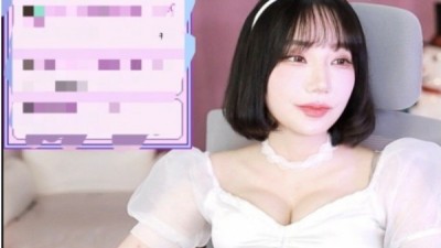 섹시한여스마젠타윗슴노출한의상