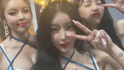 터질듯한볼륨감레이샤누님들의단체샷