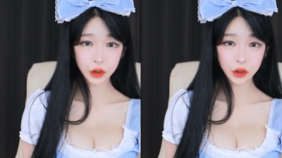 귀염한지유의왕리본달고슴골노출하는의상