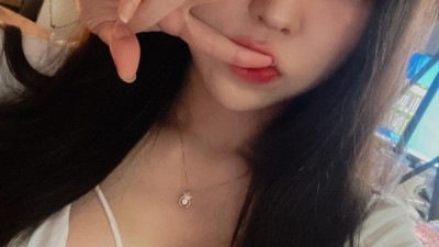 가슴빨로유혹하는김유디이렇게컸었나ㄷㄷ