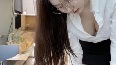 신재은오피스룩깊은슴골자랑ㅗㅜㅑ