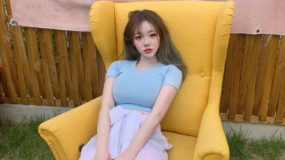 기무세딘쩍벌자세가슴큰건여전하네요