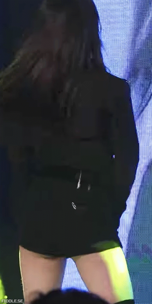 아이린~ 살짝 보이는 엉밑살!!.gif