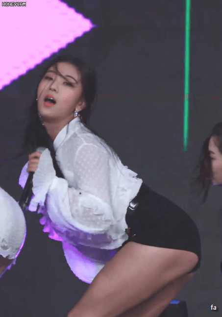 접히는 엉벅지 장승연.gif