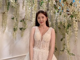 윤채경 웨딩드레스