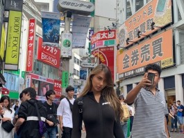 도쿄에 놀러간 서양녀