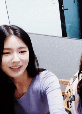 거울에 비친 기립근 미연