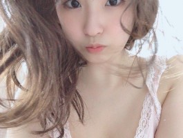 가슴 안가리고 인사하는 처자